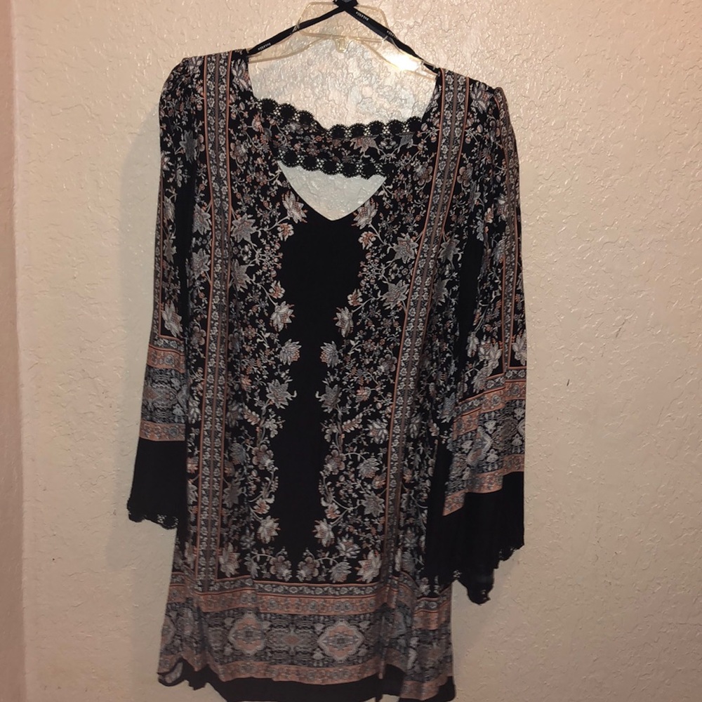 Flower bell sleeve v-neck dress.